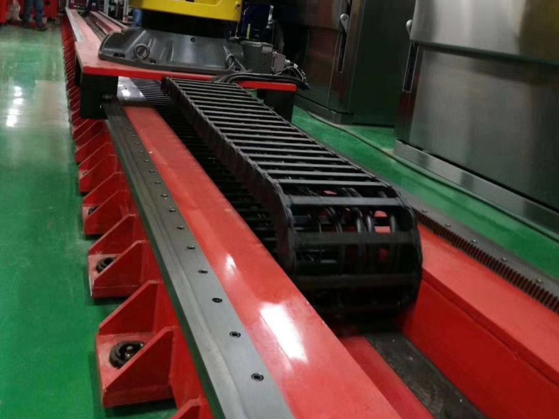 機(jī)器人行走地軌